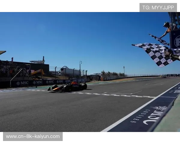 红牛车队通过TR告知维斯塔潘勒克莱尔未能追近诺里斯