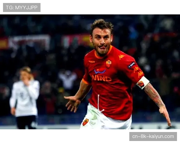 罗马训练课强化中场拦截演练,德罗西强调防守纪律 罗马训练课强化中场拦截演练,德罗西强调防守纪律